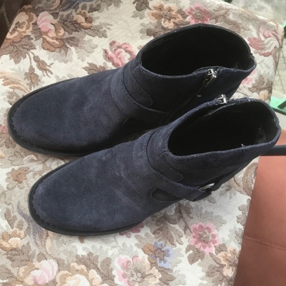 Born Navy Blue Heeled Ankle Boots Booties Women's 8 M Zip Up Side Almond Toe EUC - Picture 6 of 13